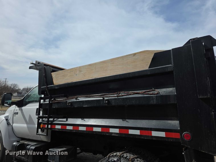 image for item FI0893 2003 Ford F650 Super Duty dump truck