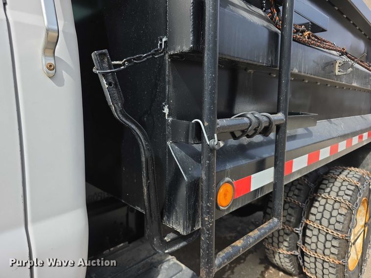 image for item FI0893 2003 Ford F650 Super Duty dump truck