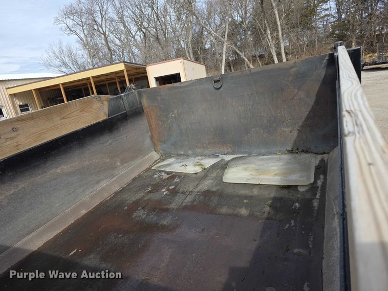 image for item FI0893 2003 Ford F650 Super Duty dump truck