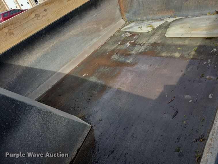 image for item FI0893 2003 Ford F650 Super Duty dump truck