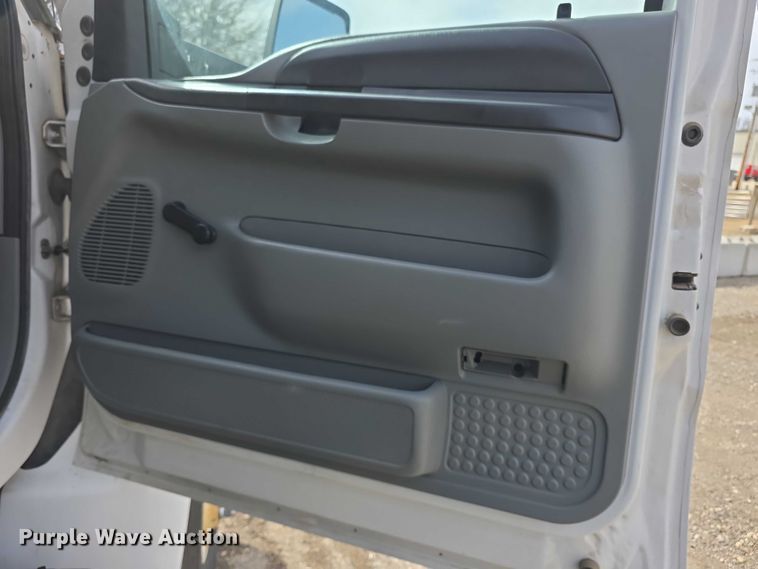 image for item FI0893 2003 Ford F650 Super Duty dump truck