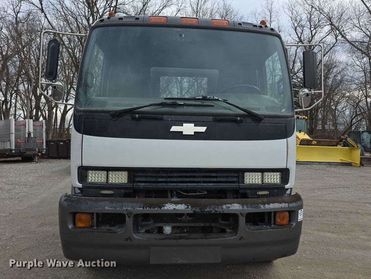 image for item FI0894 2001 Chevrolet T7500 dump flatbed truck