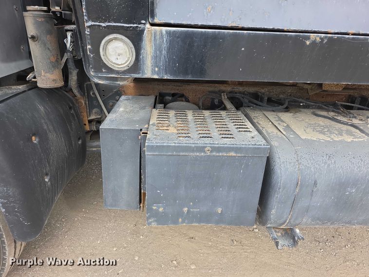 image for item FI0894 2001 Chevrolet T7500 dump flatbed truck