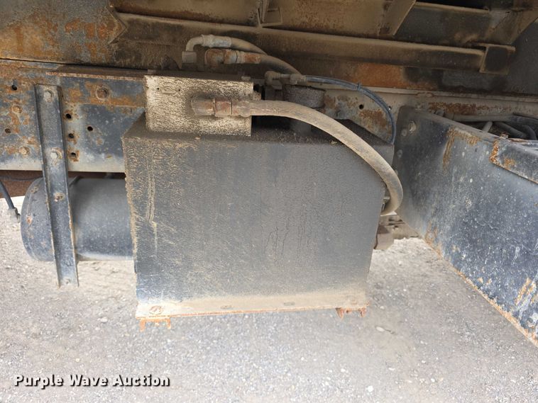 image for item FI0894 2001 Chevrolet T7500 dump flatbed truck