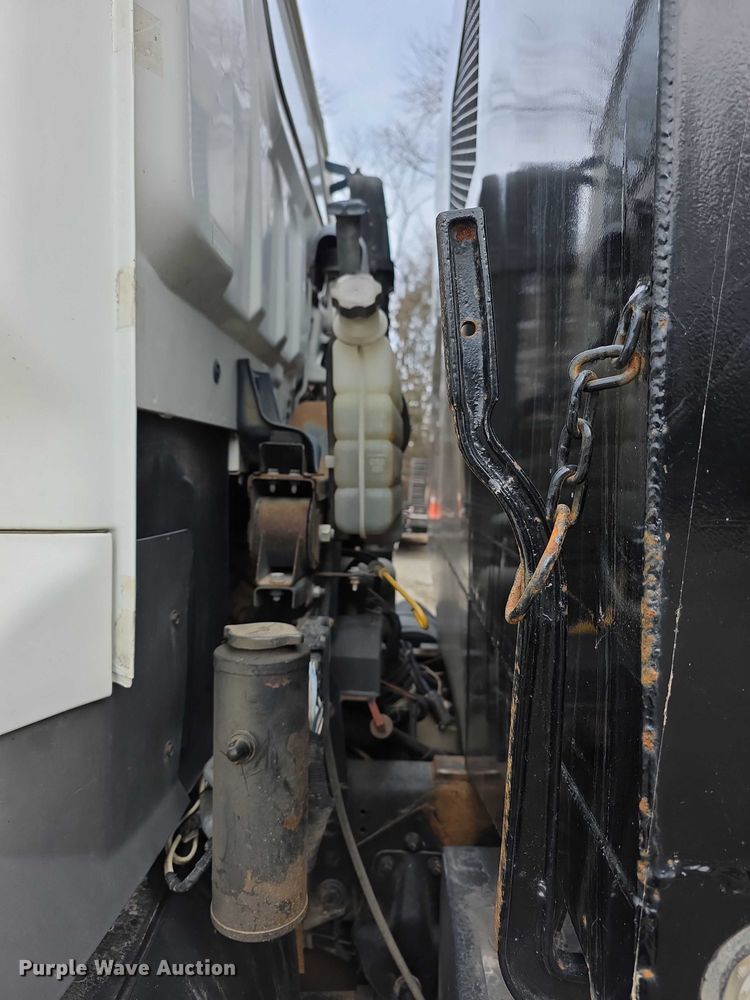 image for item FI0894 2001 Chevrolet T7500 dump flatbed truck