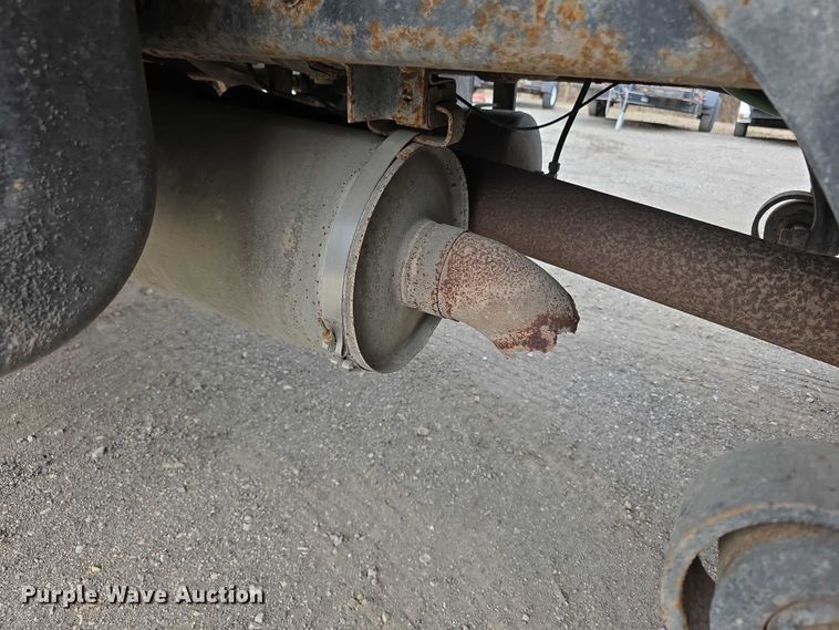 image for item FI0894 2001 Chevrolet T7500 dump flatbed truck