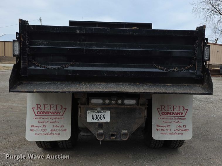 image for item FI0894 2001 Chevrolet T7500 dump flatbed truck