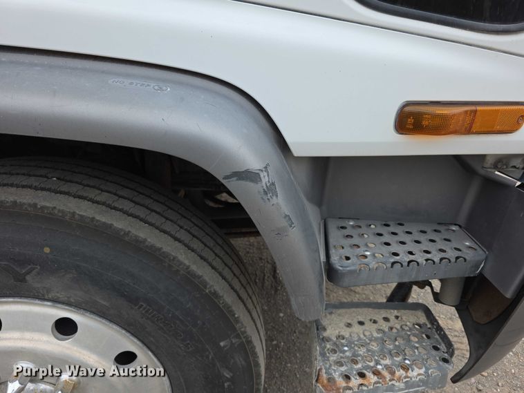 image for item FI0894 2001 Chevrolet T7500 dump flatbed truck