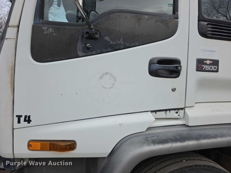 image for item FI0894 2001 Chevrolet T7500 dump flatbed truck