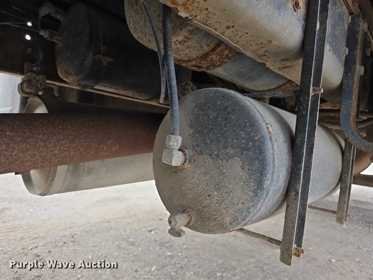 image for item FI0894 2001 Chevrolet T7500 dump flatbed truck