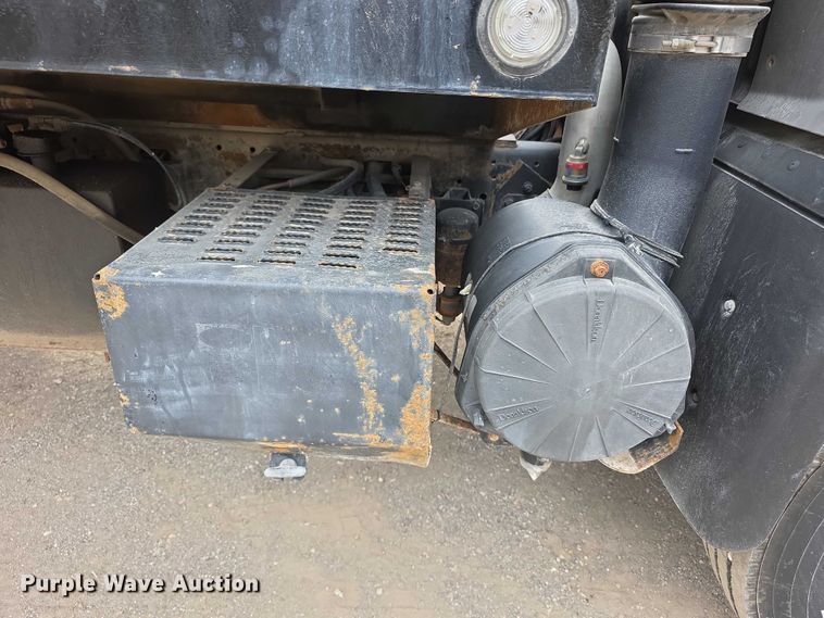 image for item FI0894 2001 Chevrolet T7500 dump flatbed truck