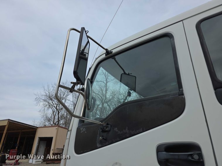 image for item FI0894 2001 Chevrolet T7500 dump flatbed truck