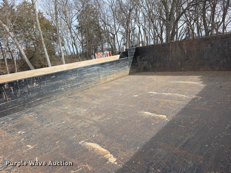 image for item FI0894 2001 Chevrolet T7500 dump flatbed truck