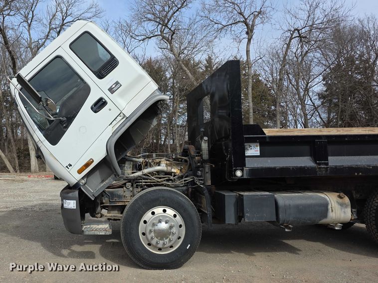 image for item FI0894 2001 Chevrolet T7500 dump flatbed truck