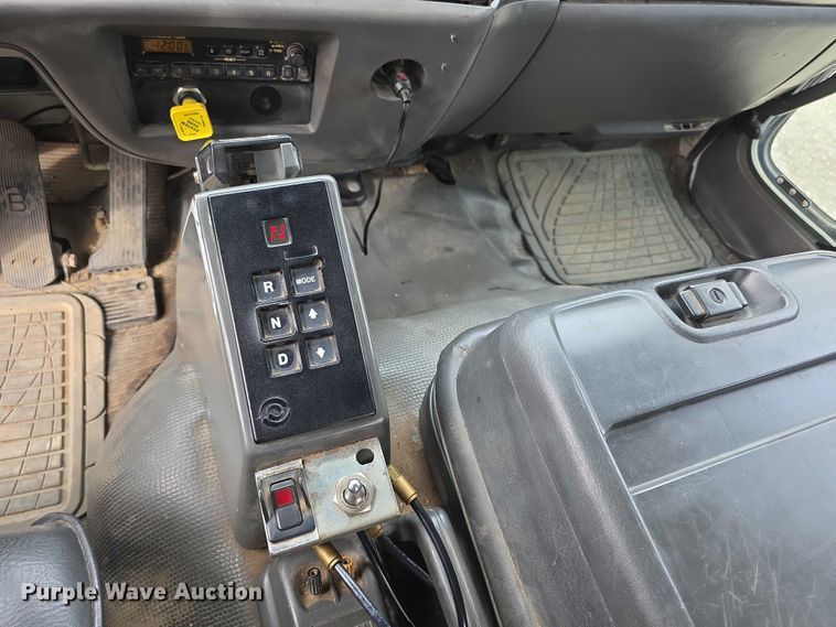 image for item FI0894 2001 Chevrolet T7500 dump flatbed truck