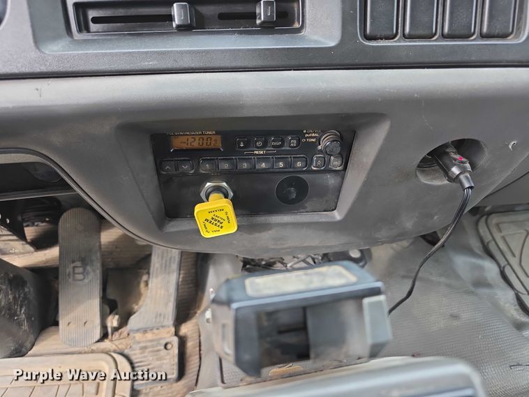 image for item FI0894 2001 Chevrolet T7500 dump flatbed truck