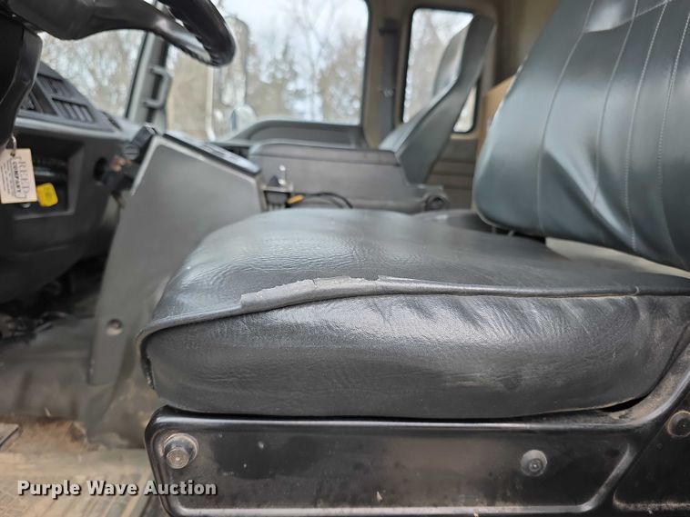 image for item FI0894 2001 Chevrolet T7500 dump flatbed truck