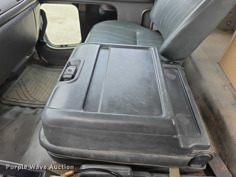 image for item FI0894 2001 Chevrolet T7500 dump flatbed truck