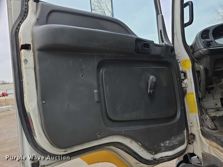 image for item FI0894 2001 Chevrolet T7500 dump flatbed truck