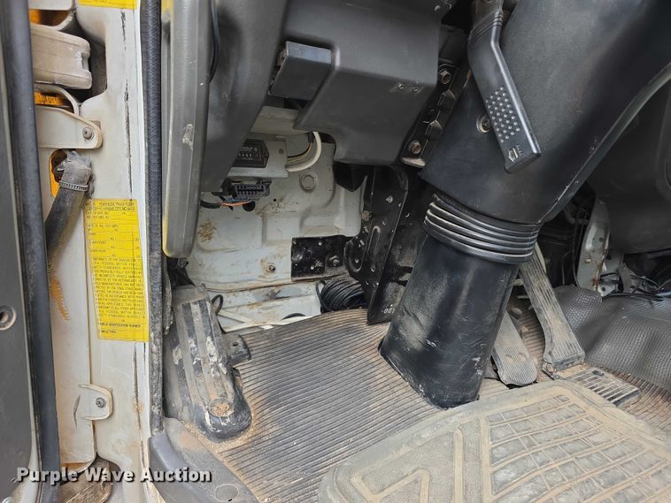 image for item FI0894 2001 Chevrolet T7500 dump flatbed truck