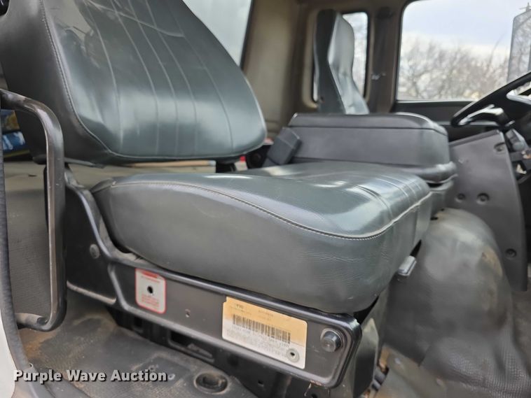 image for item FI0894 2001 Chevrolet T7500 dump flatbed truck