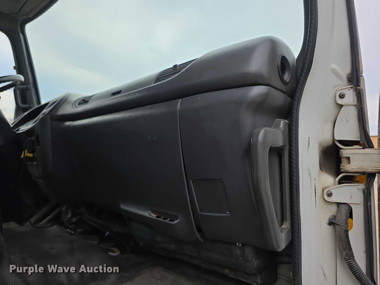 image for item FI0894 2001 Chevrolet T7500 dump flatbed truck