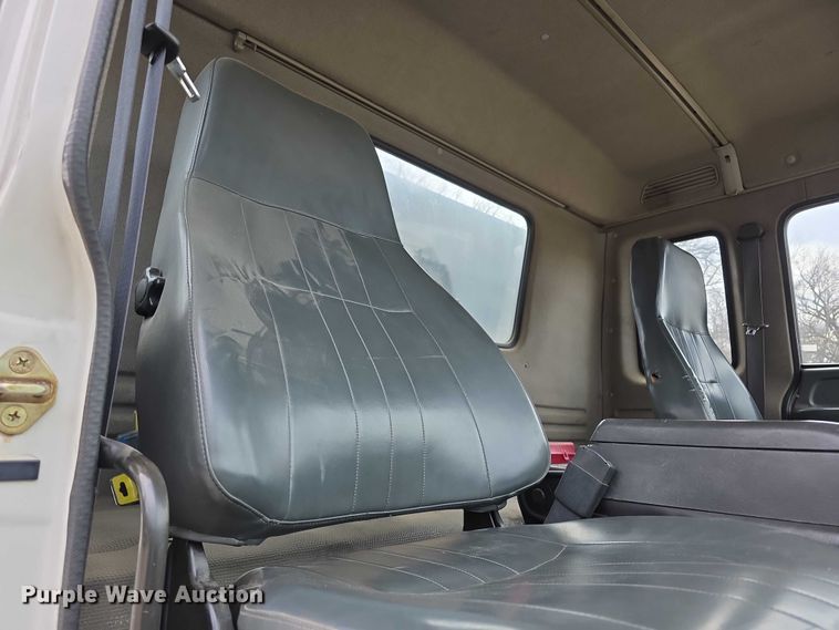 image for item FI0894 2001 Chevrolet T7500 dump flatbed truck