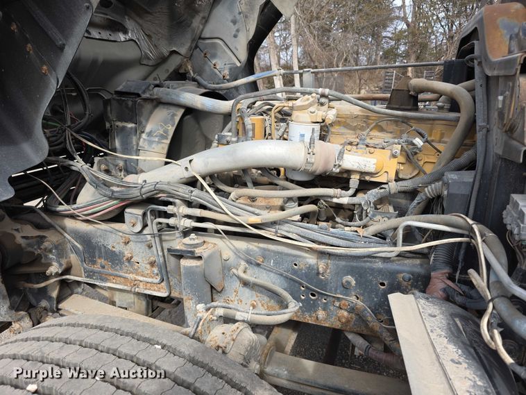 image for item FI0894 2001 Chevrolet T7500 dump flatbed truck