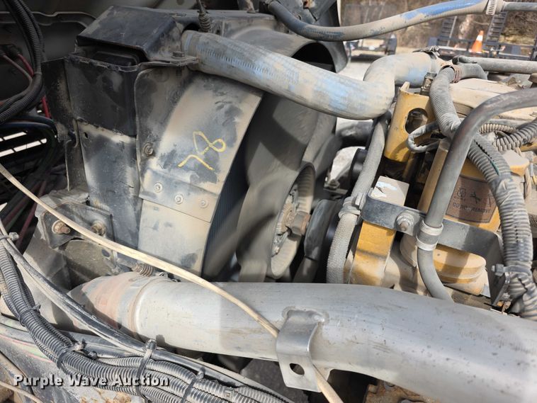 image for item FI0894 2001 Chevrolet T7500 dump flatbed truck