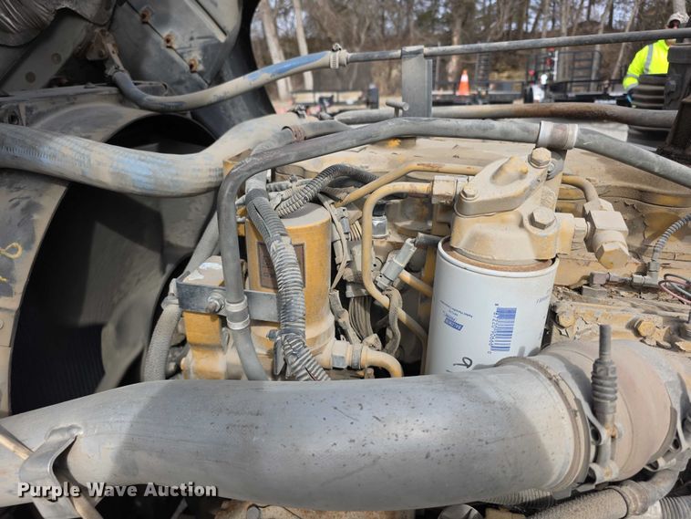 image for item FI0894 2001 Chevrolet T7500 dump flatbed truck