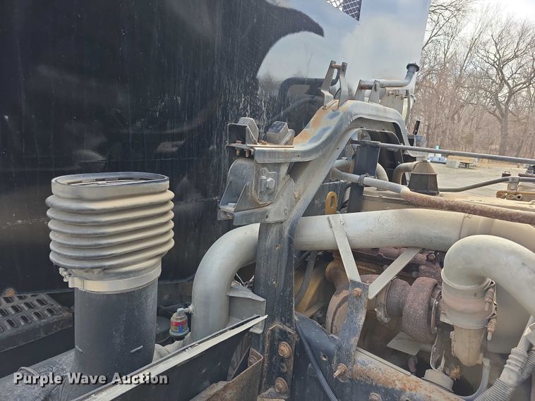 image for item FI0894 2001 Chevrolet T7500 dump flatbed truck