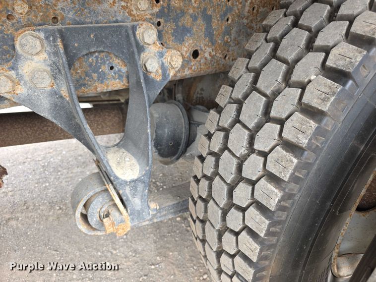 image for item FI0894 2001 Chevrolet T7500 dump flatbed truck