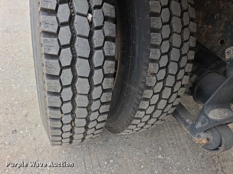 image for item FI0894 2001 Chevrolet T7500 dump flatbed truck