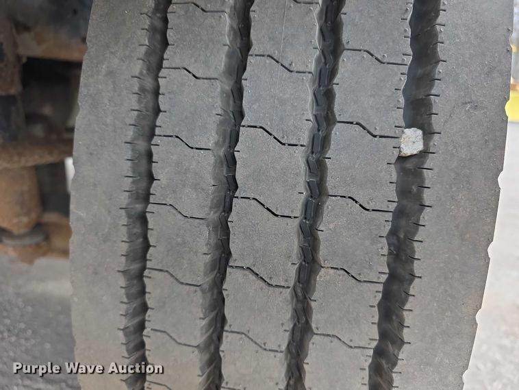 image for item FI0894 2001 Chevrolet T7500 dump flatbed truck