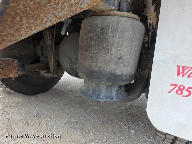 image for item FI0894 2001 Chevrolet T7500 dump flatbed truck