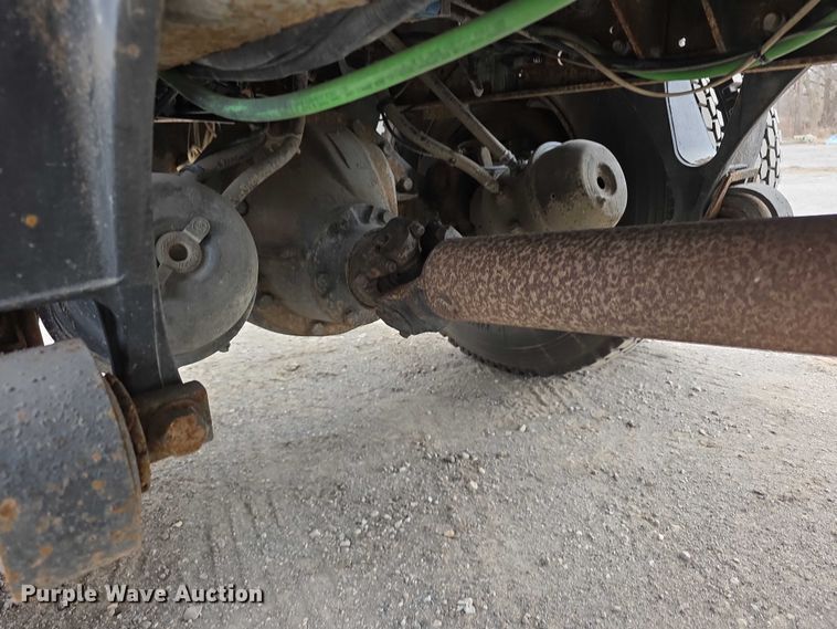 image for item FI0894 2001 Chevrolet T7500 dump flatbed truck