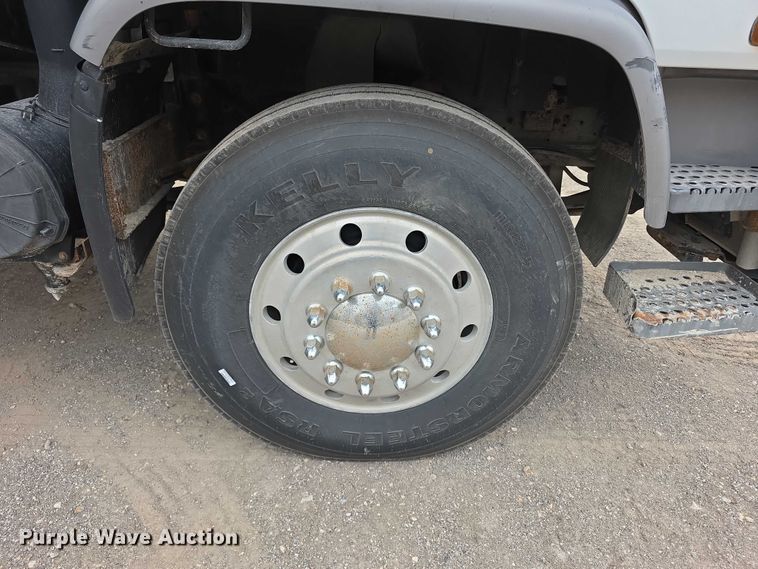 image for item FI0894 2001 Chevrolet T7500 dump flatbed truck