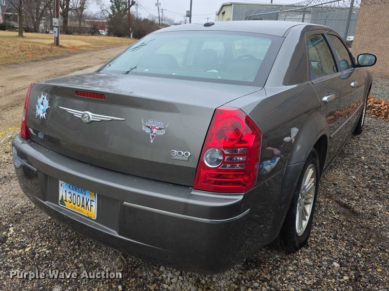 image for item FI0900 2010 Chrysler 300 