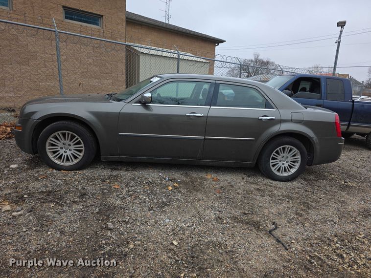 image for item FI0900 2010 Chrysler 300 