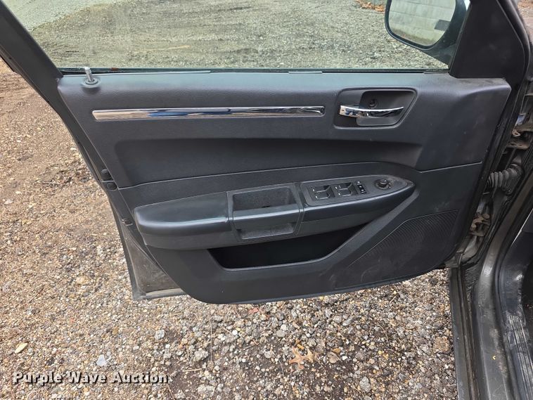 image for item FI0900 2010 Chrysler 300 