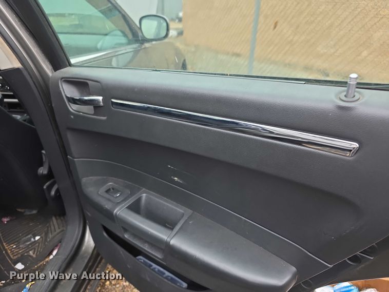 image for item FI0900 2010 Chrysler 300 