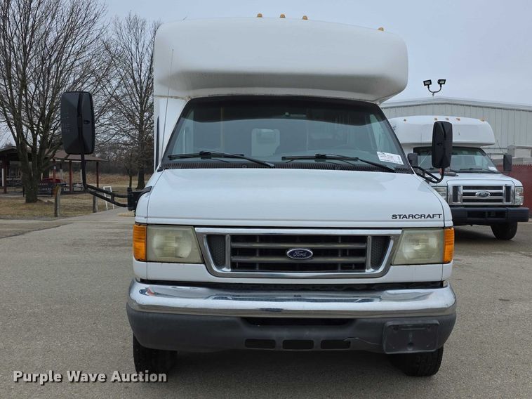 image for item FI0901 2006 Ford E350 super duty  shuttle bus