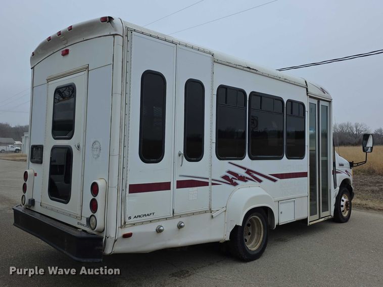 image for item FI0901 2006 Ford E350 super duty  shuttle bus