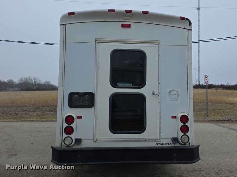 image for item FI0901 2006 Ford E350 super duty  shuttle bus