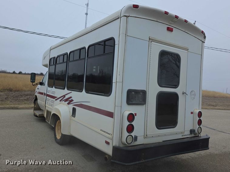 image for item FI0901 2006 Ford E350 super duty  shuttle bus