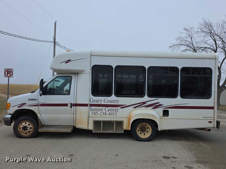 image for item FI0901 2006 Ford E350 super duty  shuttle bus