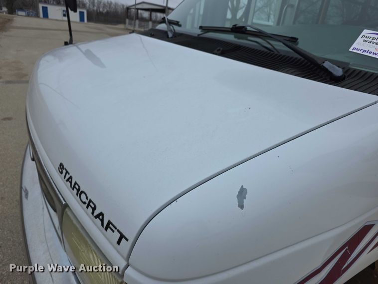 image for item FI0901 2006 Ford E350 super duty  shuttle bus