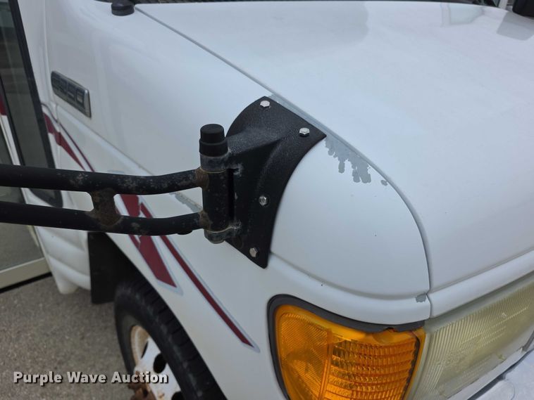 image for item FI0901 2006 Ford E350 super duty  shuttle bus