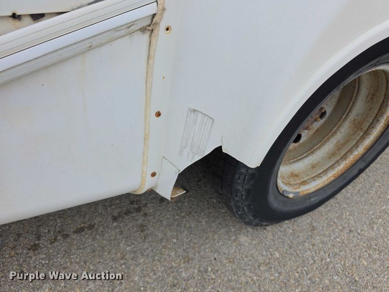 image for item FI0901 2006 Ford E350 super duty  shuttle bus