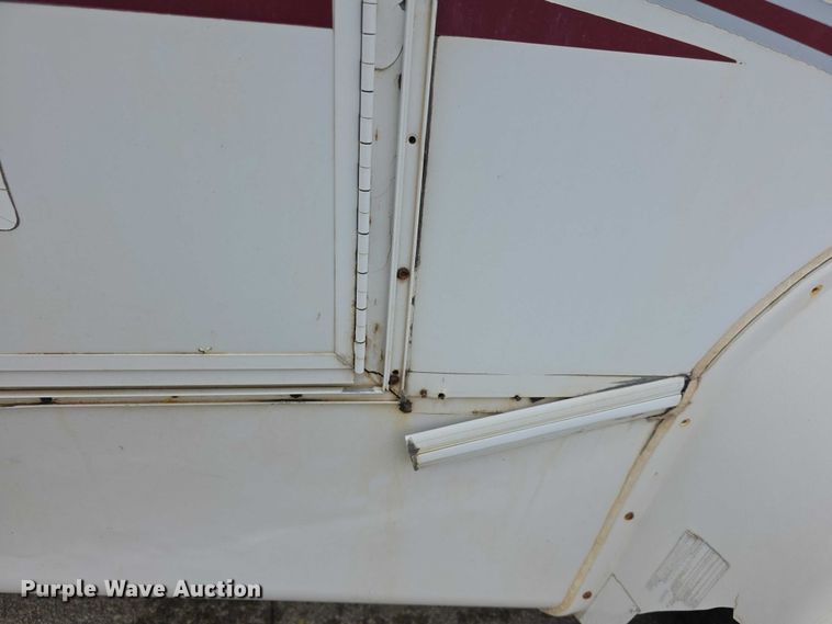 image for item FI0901 2006 Ford E350 super duty  shuttle bus